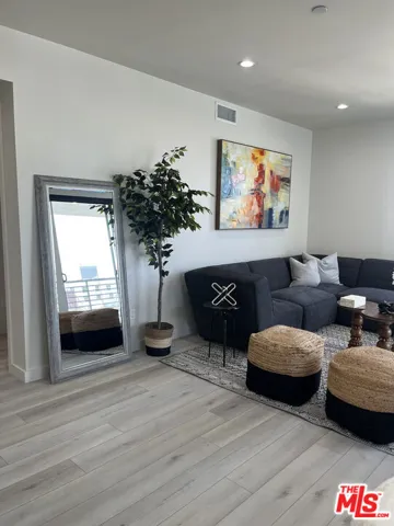 124 S Croft Avenue, Los Angeles, California 90048