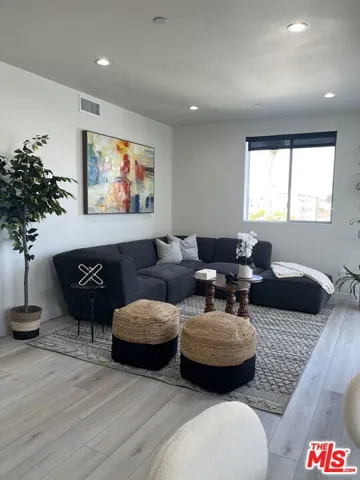 124 S Croft Avenue, Los Angeles, California 90048