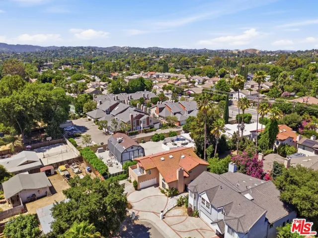 19250 Oxnard Street, Tarzana, California 91356