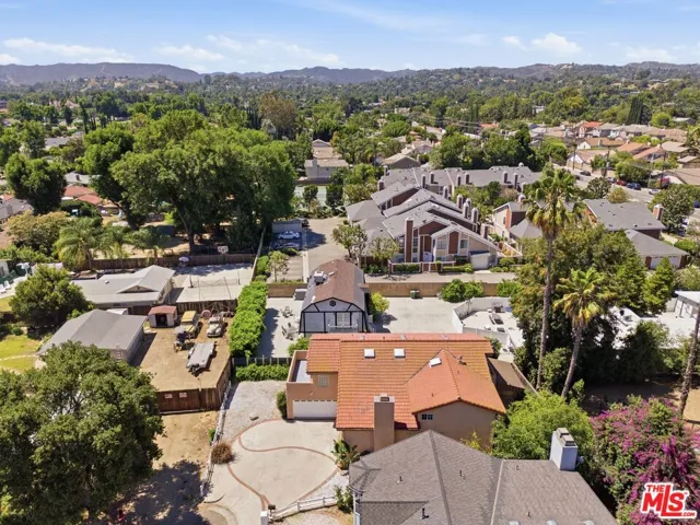 19250 Oxnard Street, Tarzana, California 91356