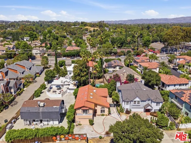 19250 Oxnard Street, Tarzana, California 91356