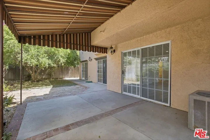 19250 Oxnard Street, Tarzana, California 91356