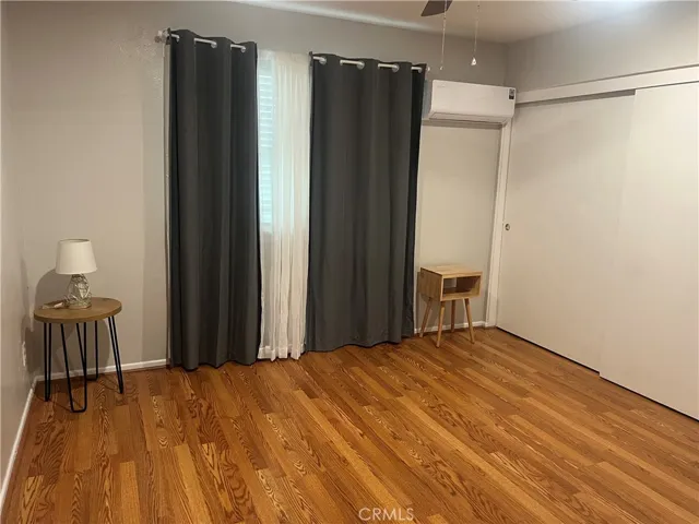 Spacious bedroom 8' closet