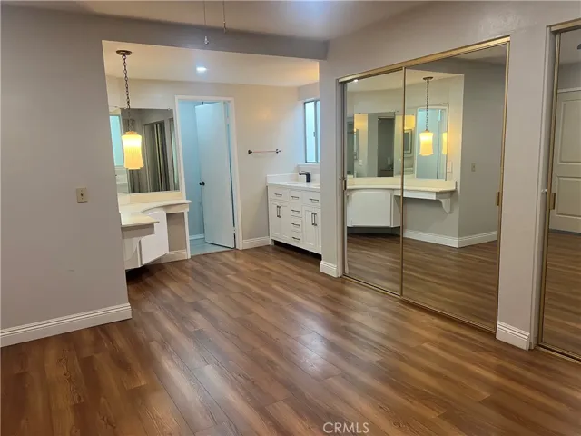 Double vanity sink on right