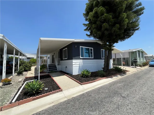 3945 Bradford 49, La Verne, California 91750