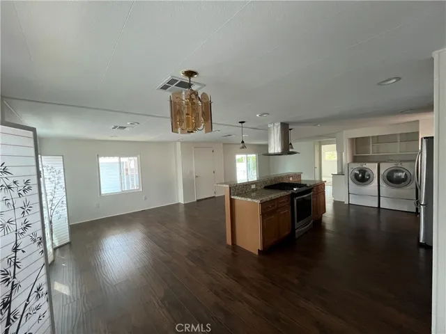 3945 Bradford 49, La Verne, California 91750