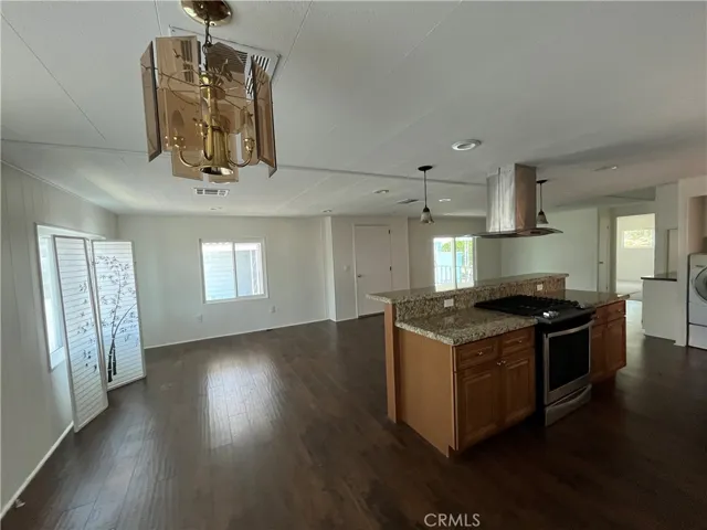 3945 Bradford 49, La Verne, California 91750