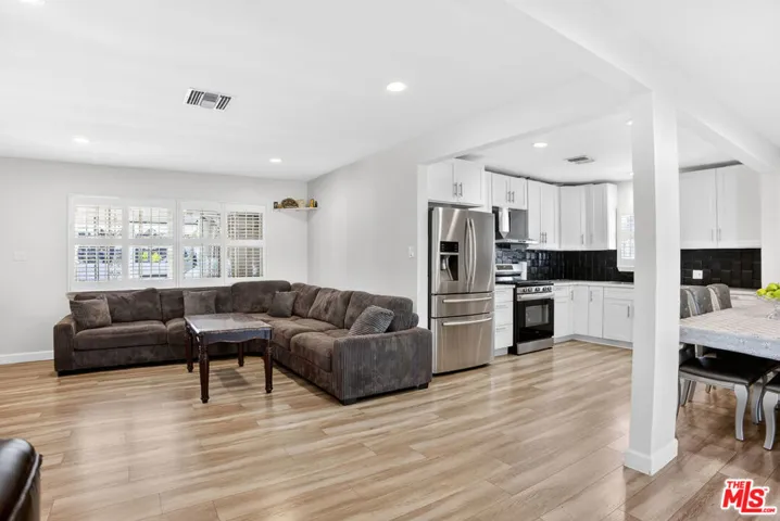 18813 Cantlay Street, Reseda, California 91335