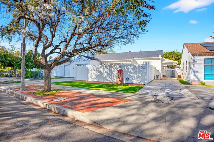 18813 Cantlay Street, Reseda, California 91335