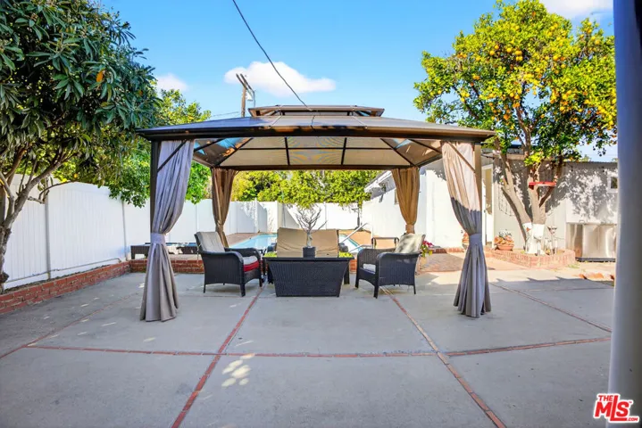 18813 Cantlay Street, Reseda, California 91335