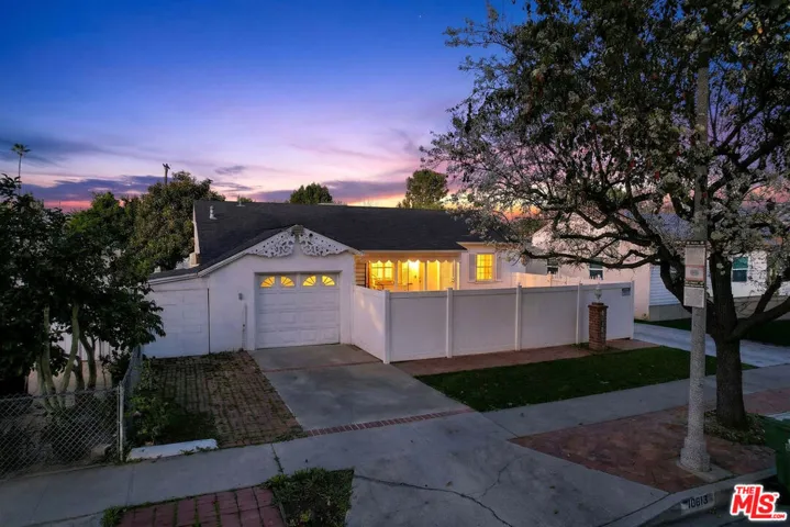 18813 Cantlay Street, Reseda, California 91335