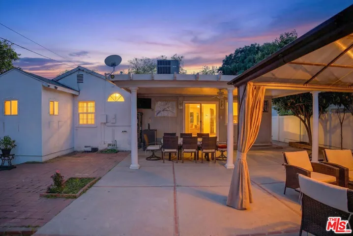 18813 Cantlay Street, Reseda, California 91335