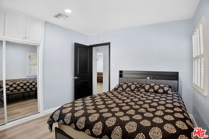 18813 Cantlay Street, Reseda, California 91335