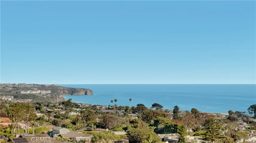 17 N Vista De La Luna, Laguna Beach, California 92651