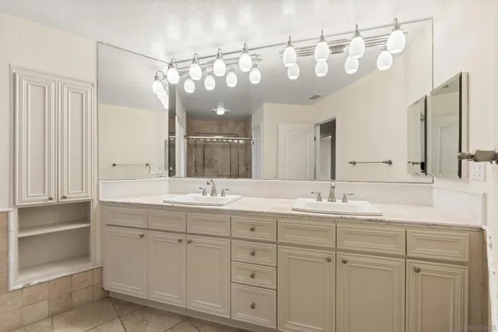 2nd bathroom