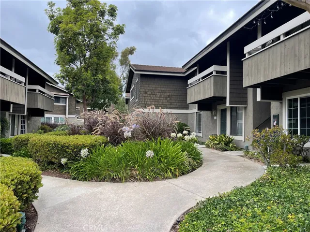 61 Streamwood, Irvine, California 92620