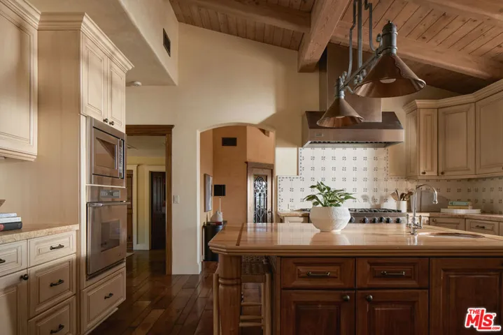 1615 Overlook Lane, Santa Barbara, California 93103