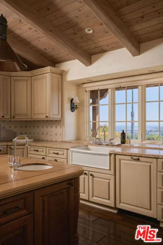 1615 Overlook Lane, Santa Barbara, California 93103