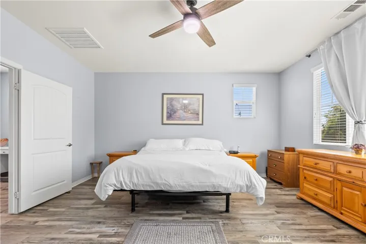 Primary Bedroom (2/4)