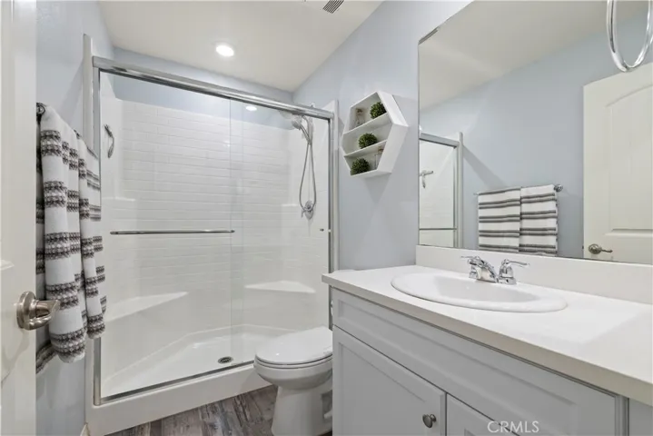 Downstairs Bathroom (1/3)