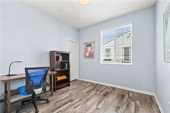 Upstairs Bedroom (3/4)