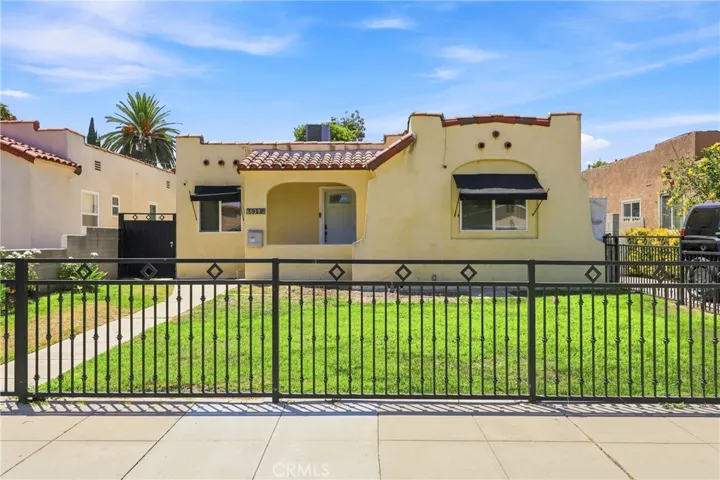 Nice gated front yard