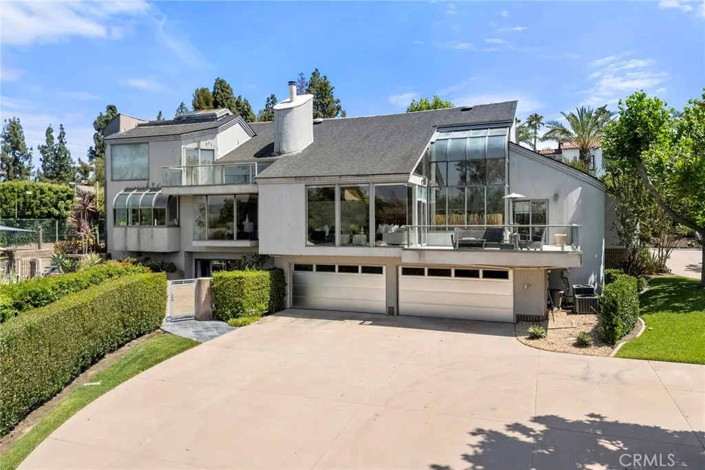 Driveway to 4 Car Garage