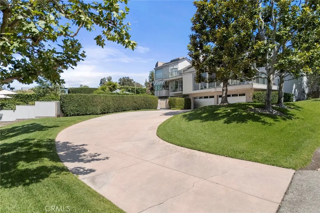 Driveway to 4 Car Garage