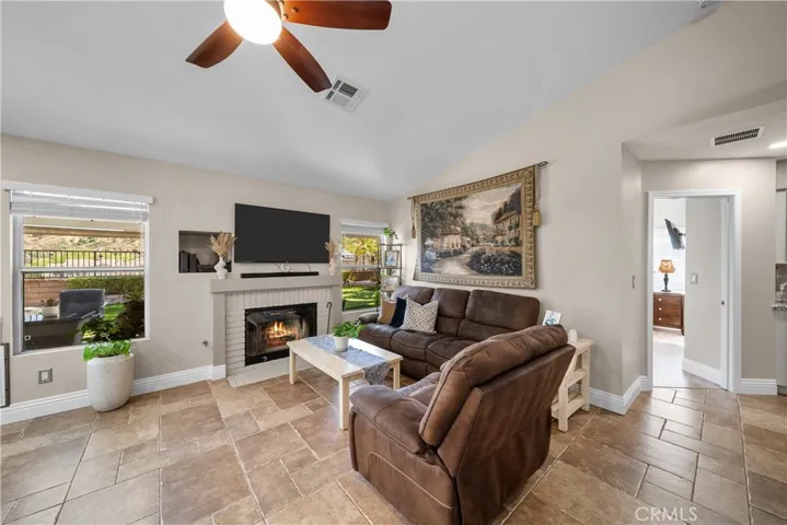27908 Rainier Road, Castaic, California 91384
