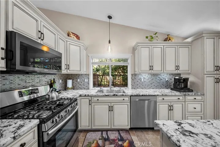 27908 Rainier Road, Castaic, California 91384