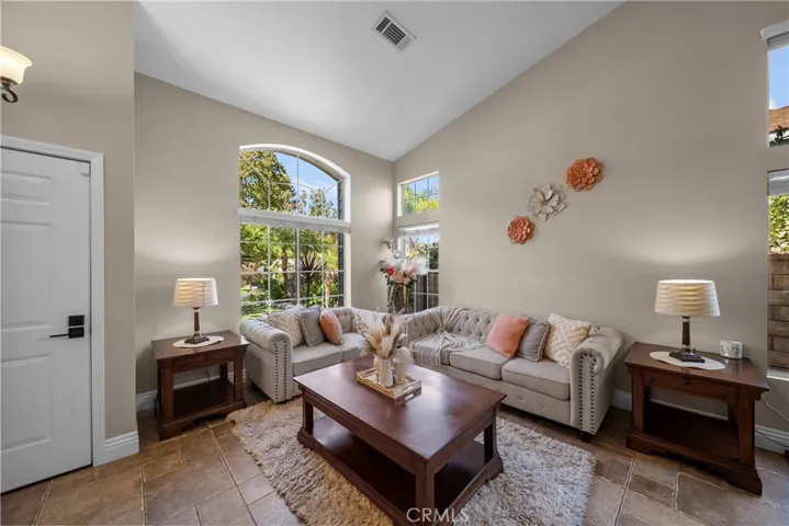 27908 Rainier Road, Castaic, California 91384