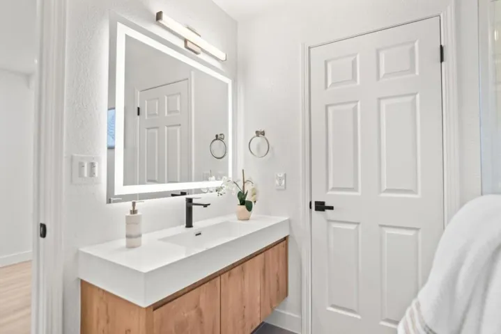 320 Waverly Street, Sunnyvale, California 94086