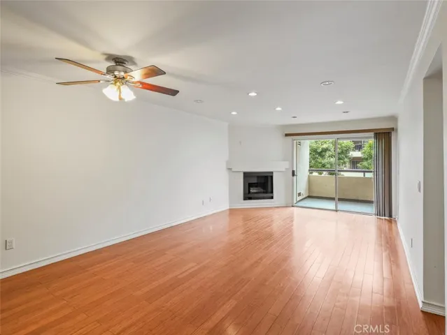 5540 S Owensmouth Avenue 107, Woodland Hills, California 91367