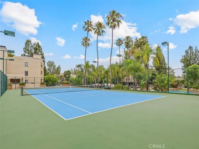 5540 S Owensmouth Avenue 107, Woodland Hills, California 91367