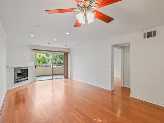 5540 S Owensmouth Avenue 107, Woodland Hills, California 91367