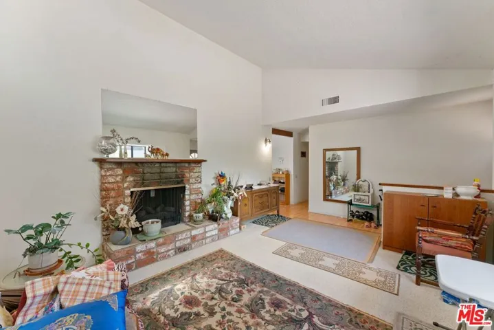22930 Collins Street, Woodland Hills, California 91367