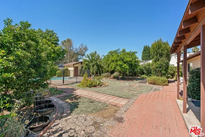 22930 Collins Street, Woodland Hills, California 91367