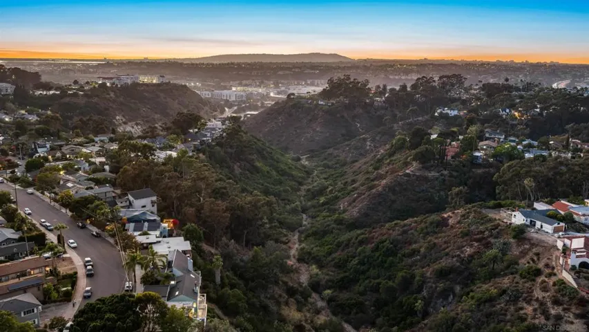 1084 Johnson, San Diego, California 92103