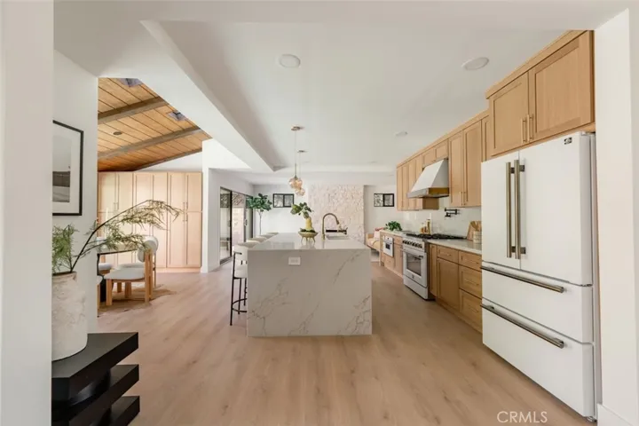 13925 Branton Place, Sherman Oaks, California 91423