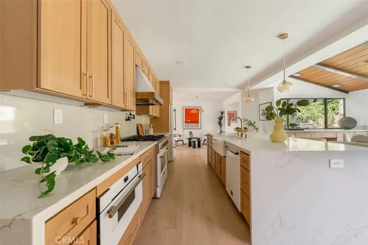 13925 Branton Place, Sherman Oaks, California 91423