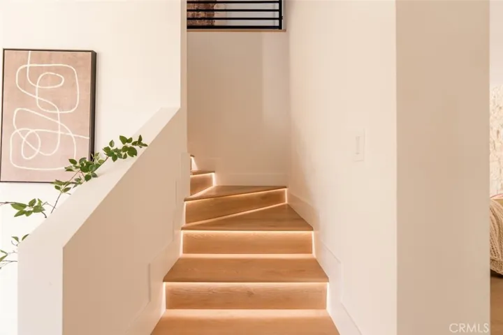 13925 Branton Place, Sherman Oaks, California 91423