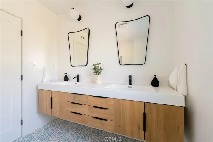13925 Branton Place, Sherman Oaks, California 91423