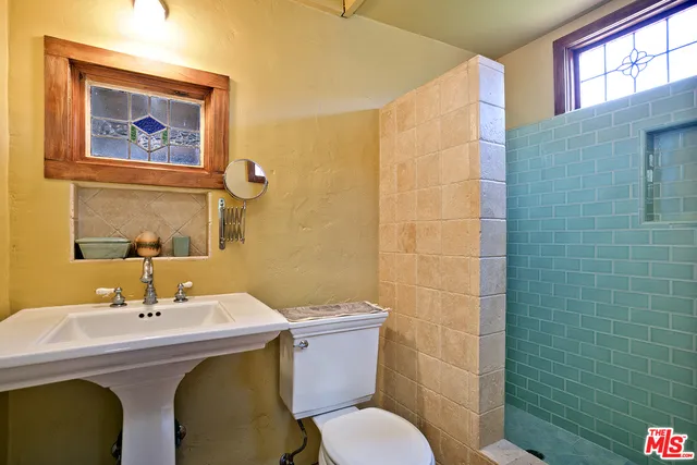 2035 Selby Avenue, Los Angeles, California 90025