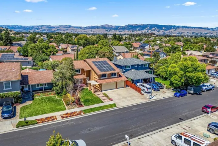 1439 Eagles Nest Lane, Gilroy, California 95020