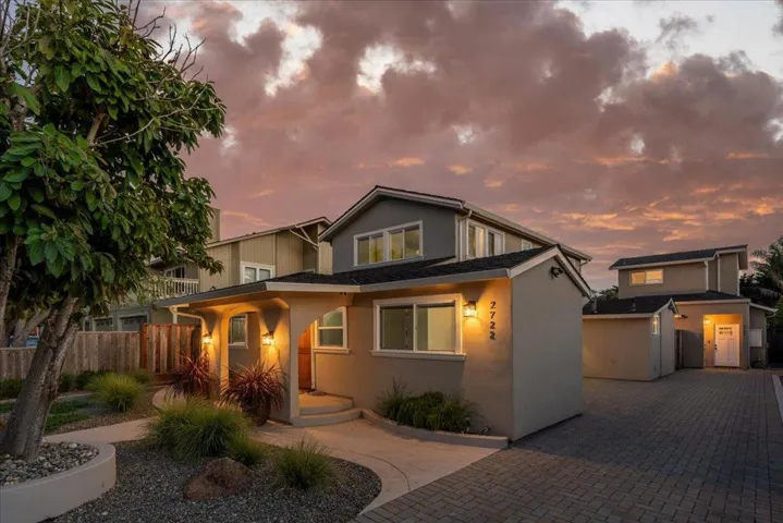 2722 Warren Street, Santa Cruz, California 95062