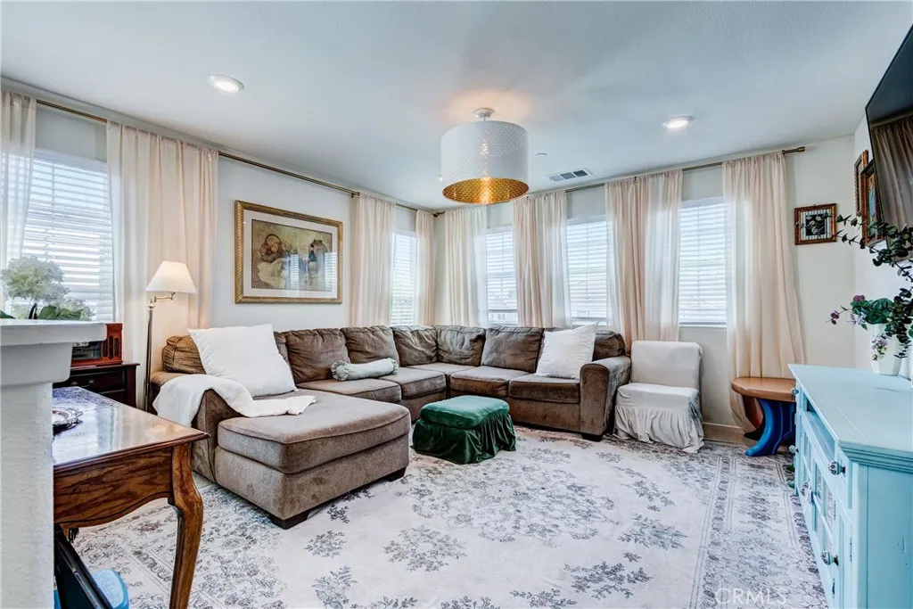 Large Loft/Media Room/Office/School Room