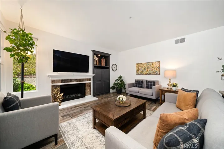 5919 County Oak Road, Woodland Hills, California 91367