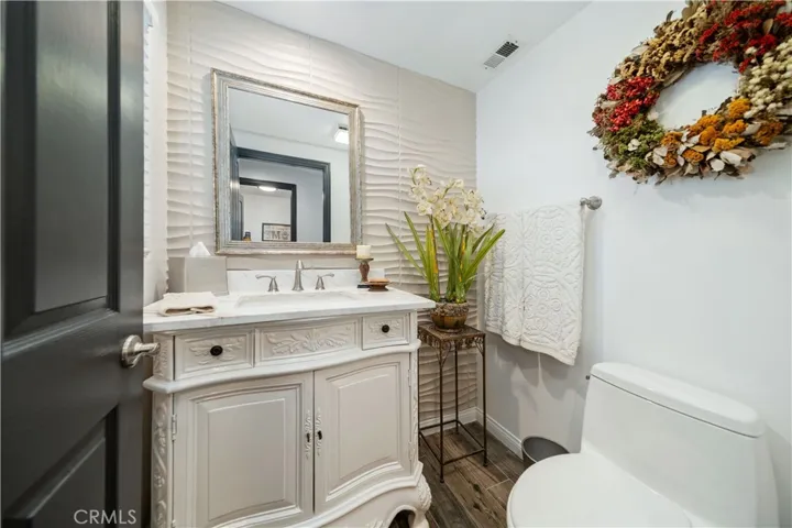 5919 County Oak Road, Woodland Hills, California 91367