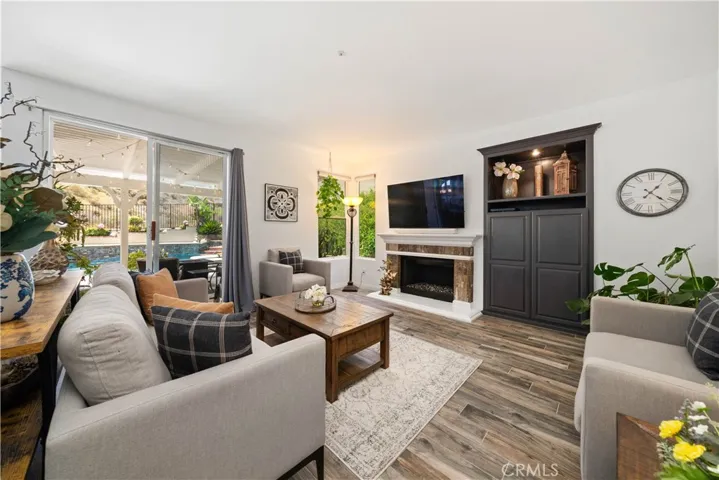 5919 County Oak Road, Woodland Hills, California 91367