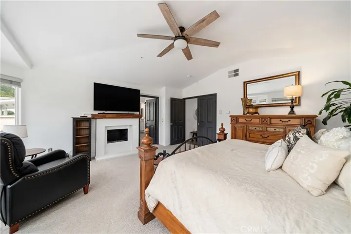 5919 County Oak Road, Woodland Hills, California 91367